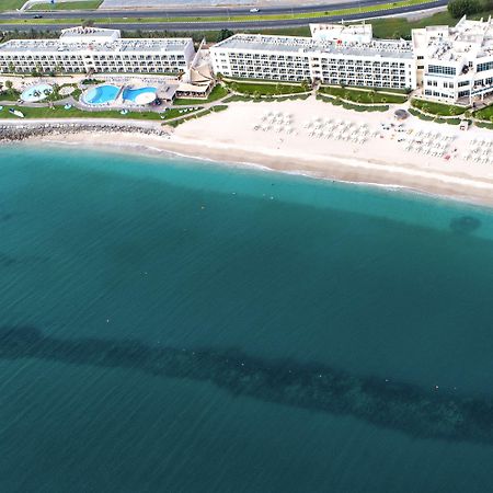 Radisson Blu Resort, Fujaira Esterno foto Aerial view of the hotel