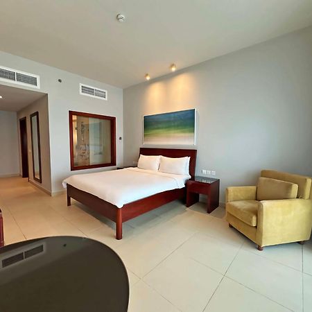 Radisson Blu Resort, Fujaira Esterno foto A bedroom at the hotel