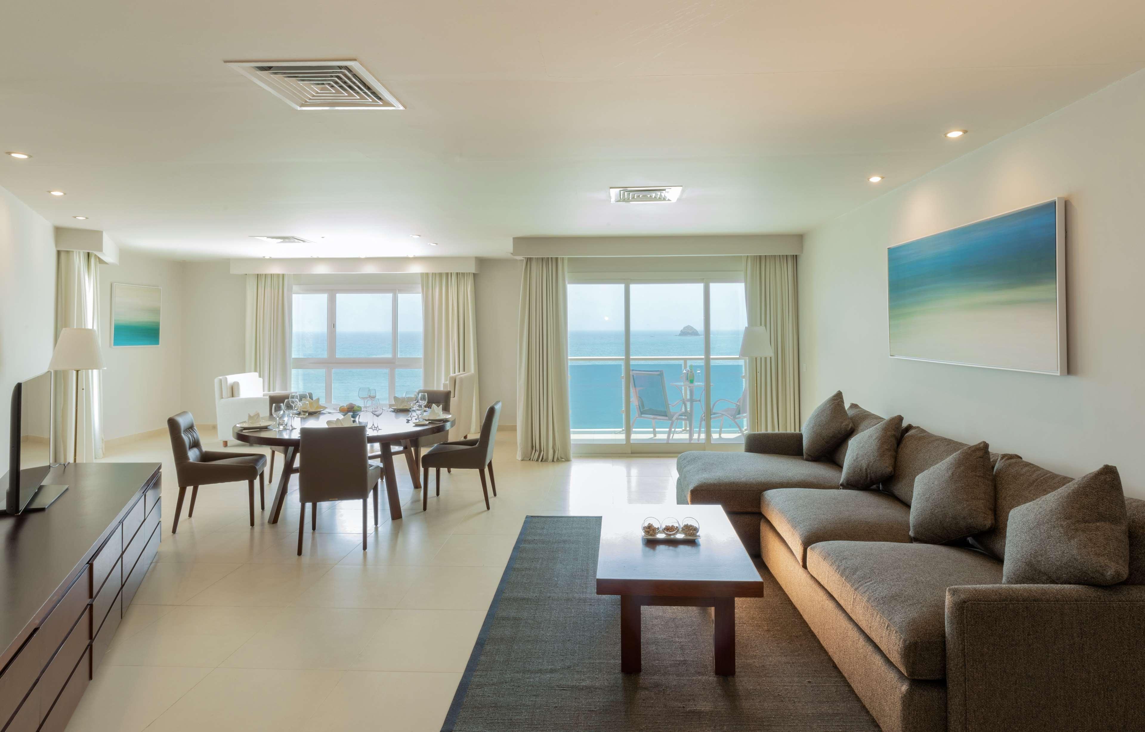 Radisson Blu Resort, Fujaira Esterno foto Living room