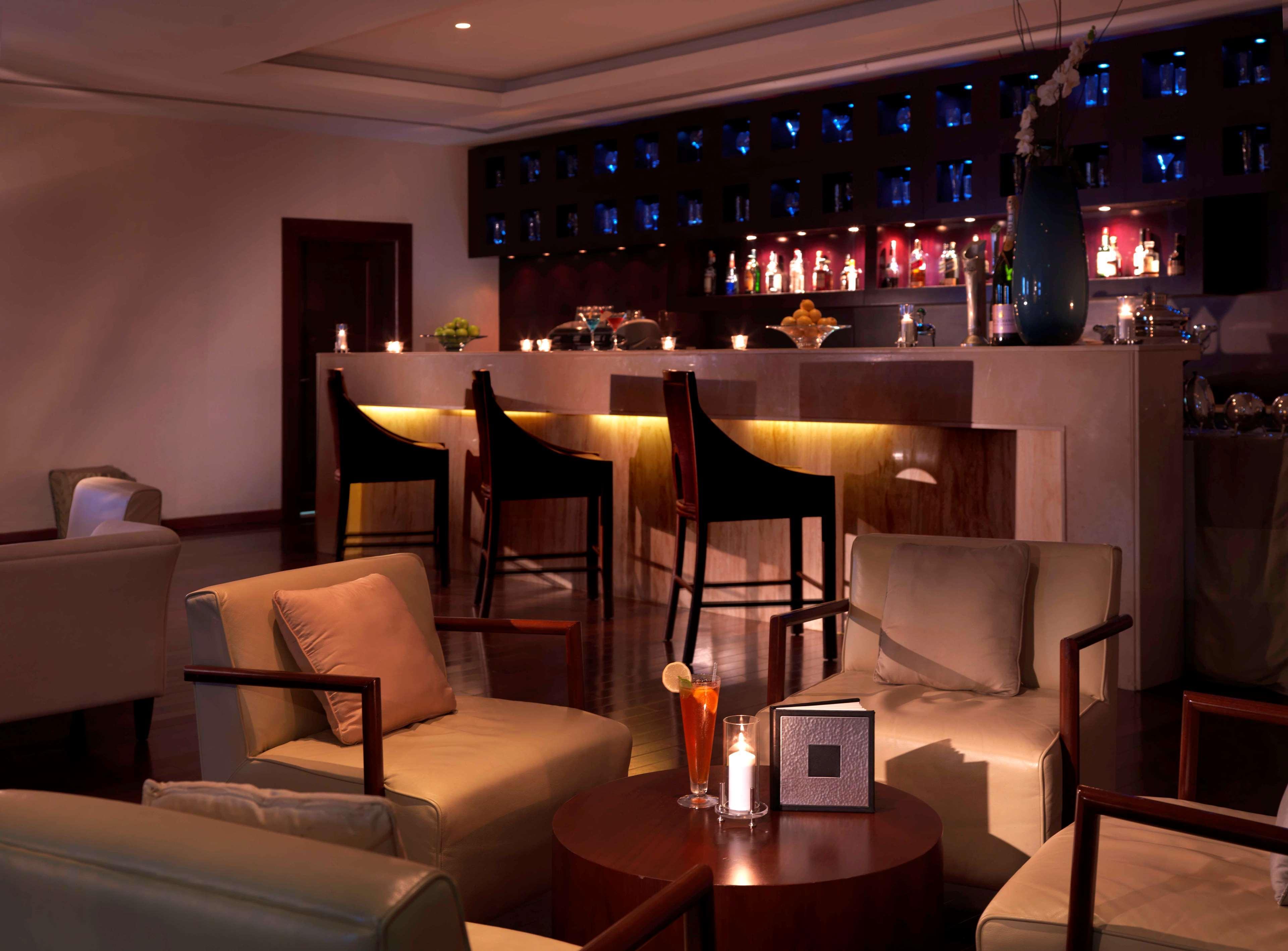 Radisson Blu Resort, Fujaira Esterno foto The bar at the lounge
