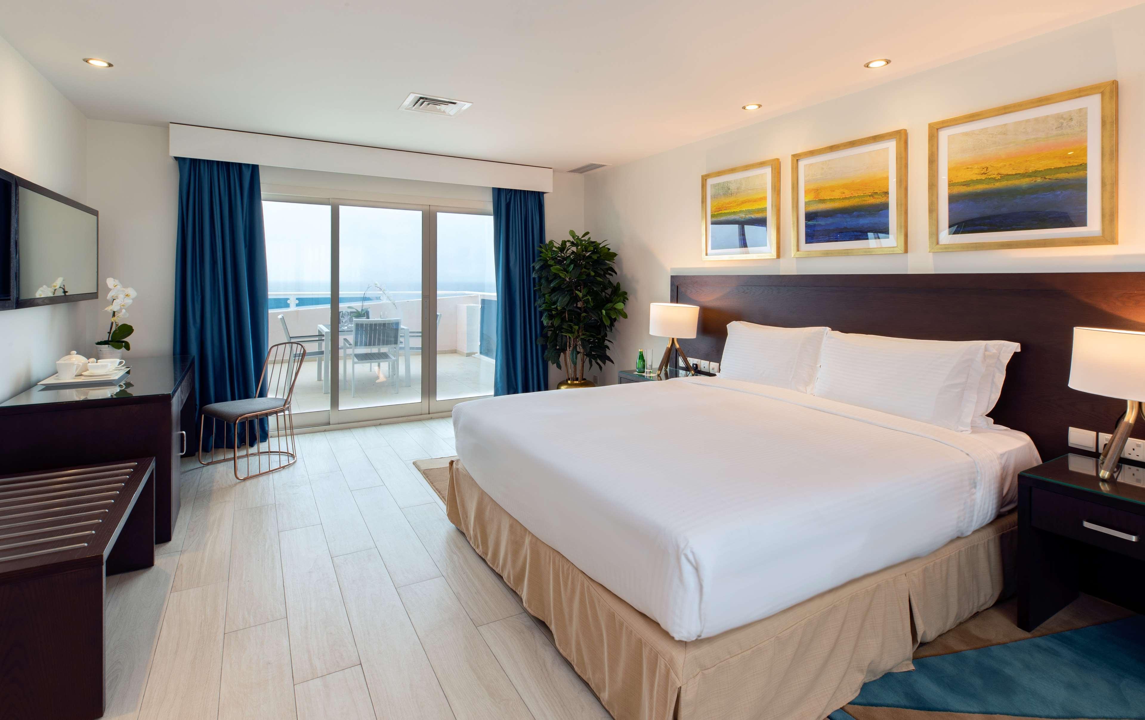 Radisson Blu Resort, Fujaira Esterno foto A bedroom at the Hilton San Diego Bayfront
