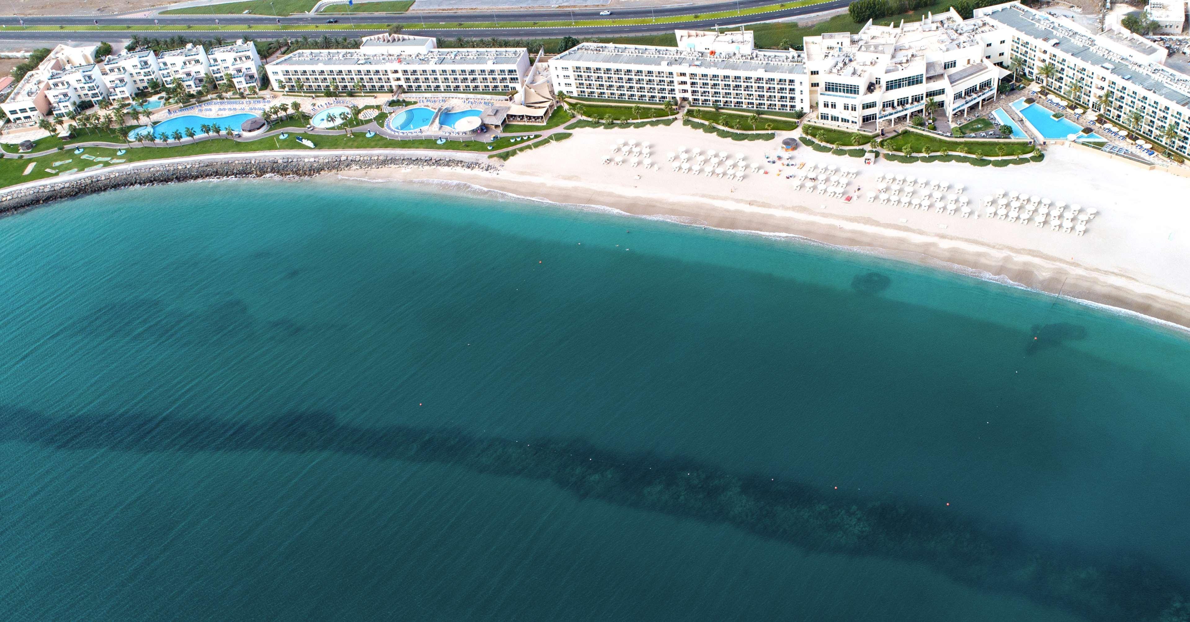 Radisson Blu Resort, Fujaira Esterno foto Aerial view of the hotel
