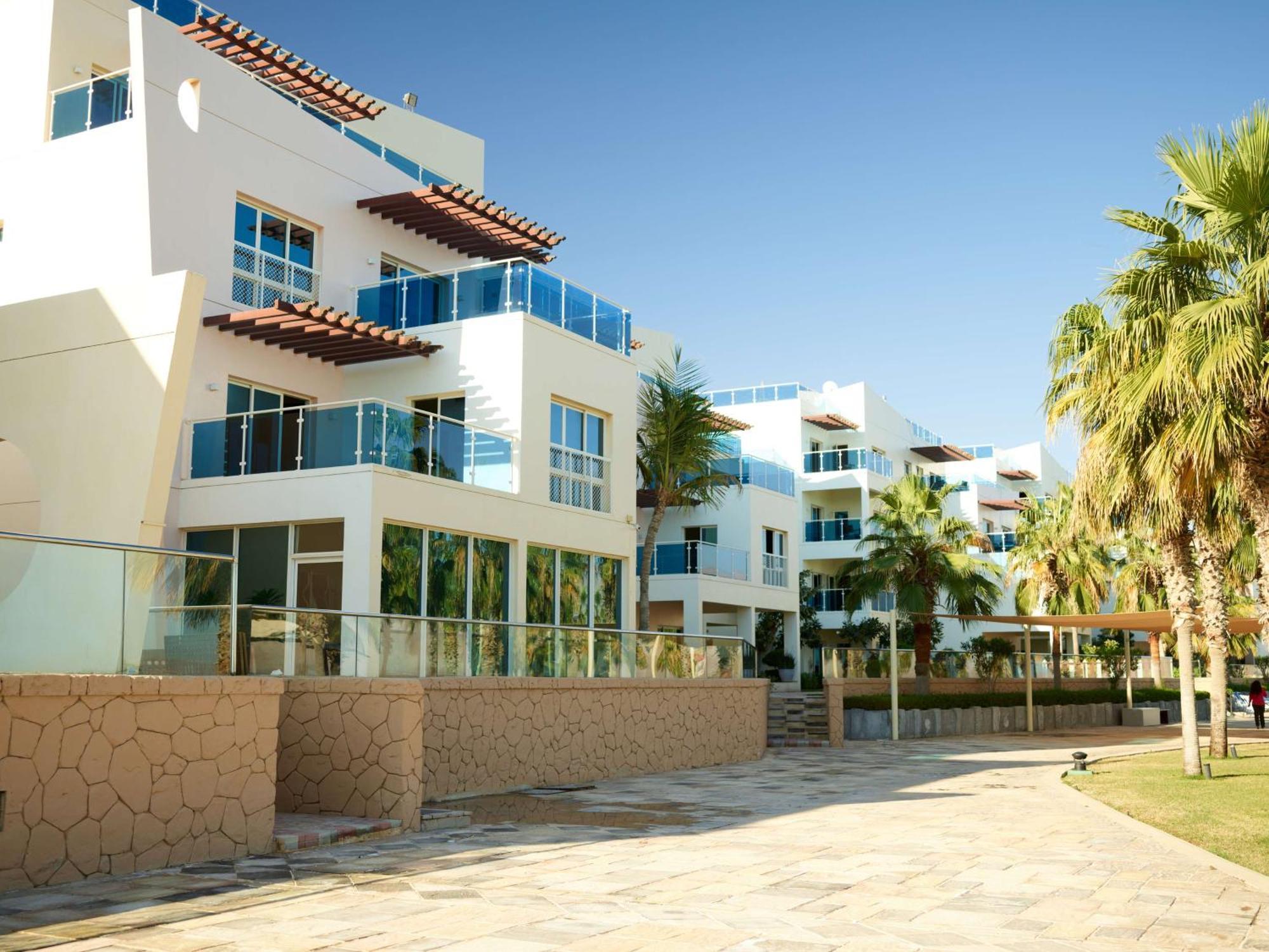 Radisson Blu Resort, Fujaira Esterno foto Residential villas in Jumeirah