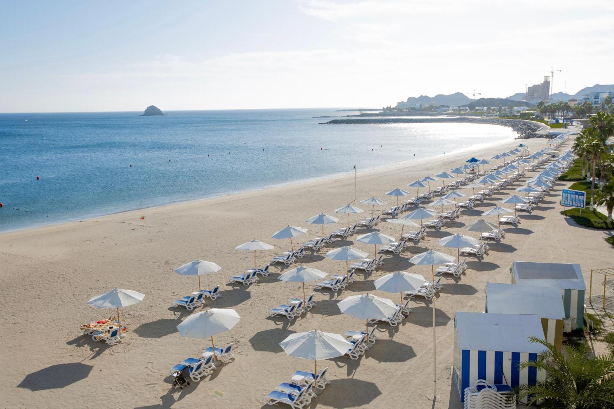 Radisson Blu Resort, Fujaira Esterno foto Playa de la Pineda
