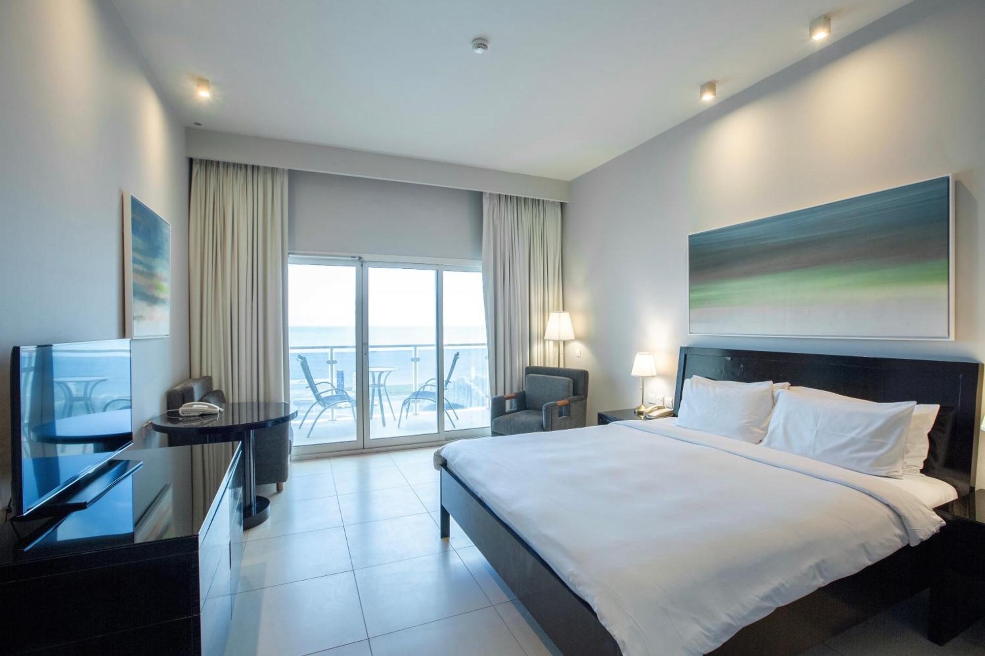 Radisson Blu Resort, Fujaira Esterno foto A room at the hotel