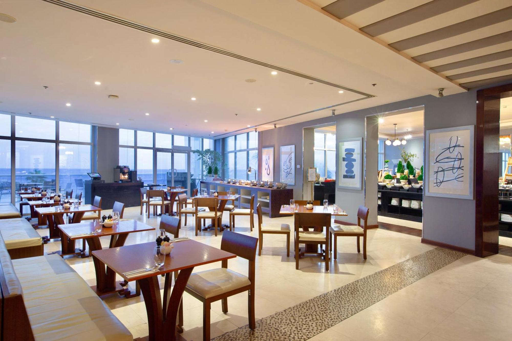 Radisson Blu Resort, Fujaira Esterno foto The restaurant